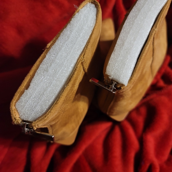 NEW SUEDED CHUNKY HEEL BACK ZIP SLIP ON BOOTIES 3.25 Heel. SIZE 9 TAN - Picture 12 of 13